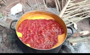 How to manually produce palm oil