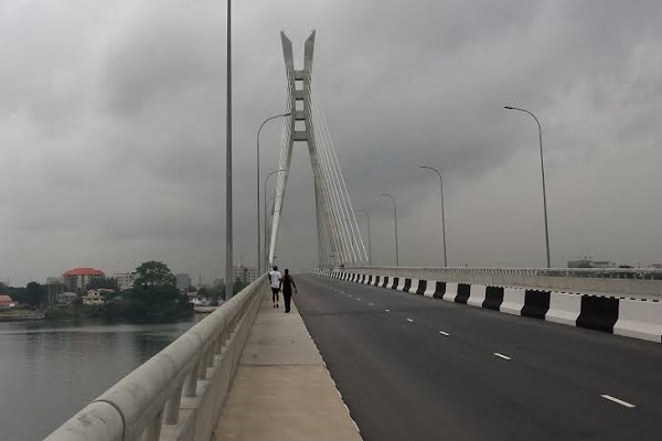 Moment Man Jumps Into Lekki-ikoyi Link Bridge Water