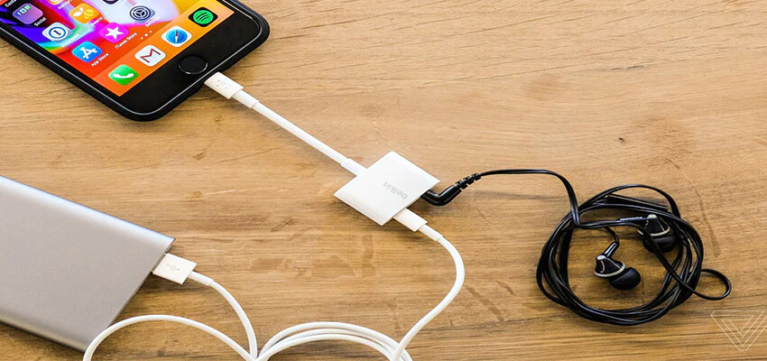 Why you should not use ear piece while charging your phone