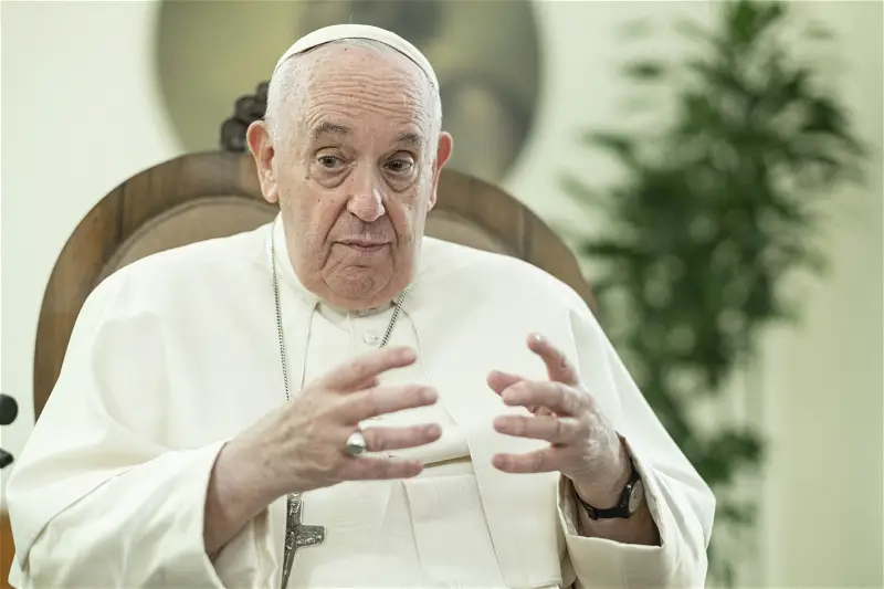 SAME-SEX UNION: Pope Francis clarifies blessing unions