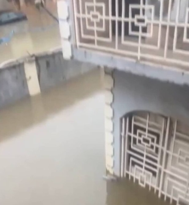 JUST-IN: Flood Takes Over Lagos’ Major Roads, Wreaks Havoc In Ogun Communities